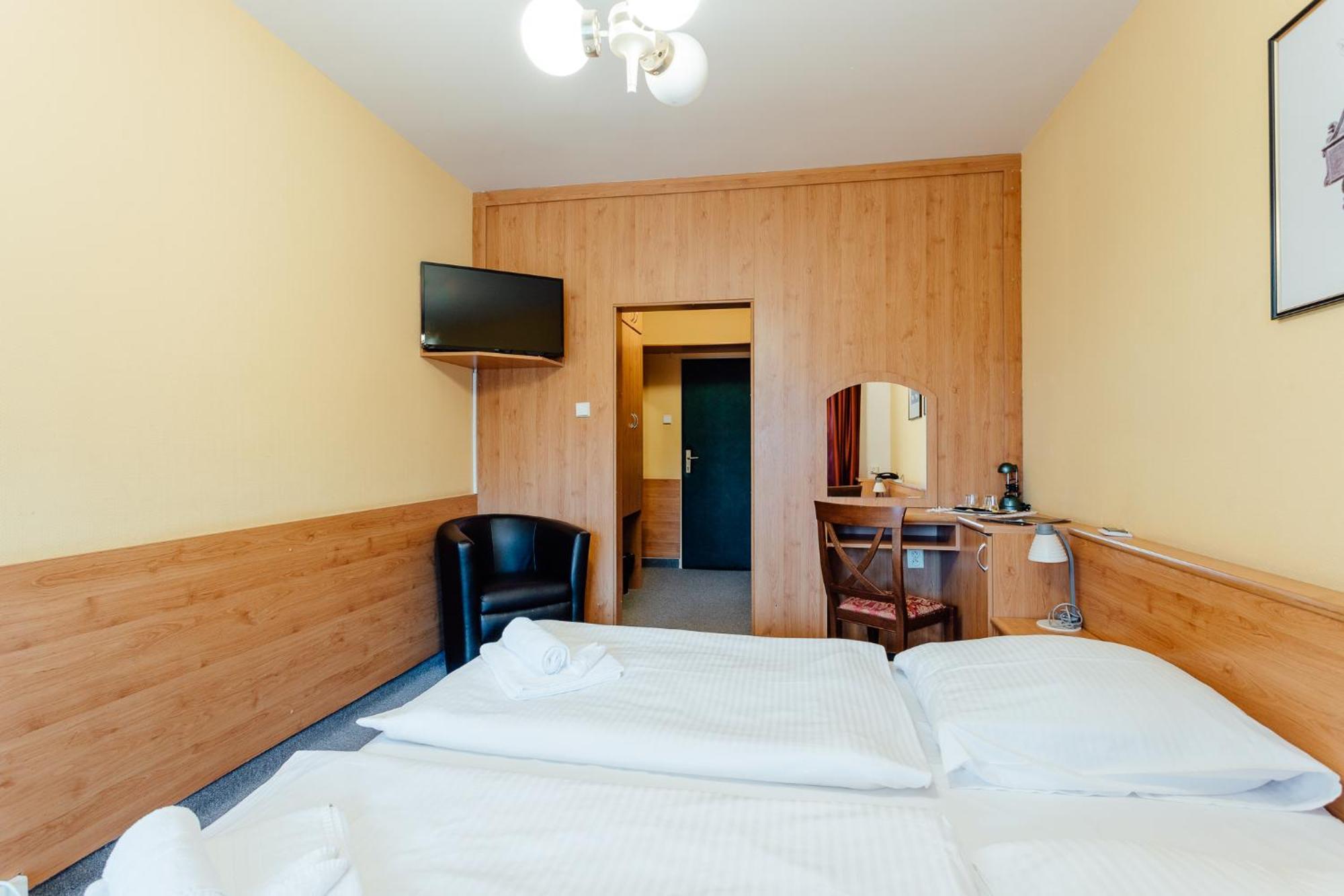 Hotel Sachticka Banska Bystrica Bagian luar foto