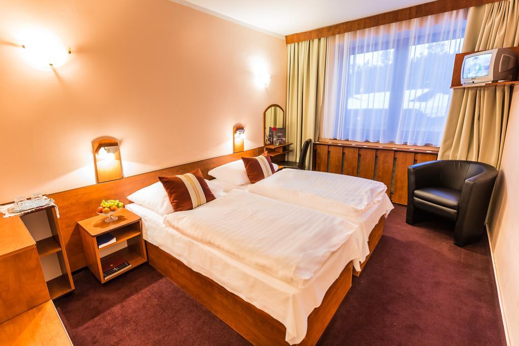 Hotel Sachticka Banska Bystrica Bagian luar foto